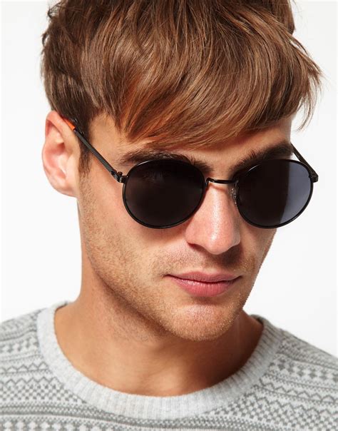 men round sunglasses black.